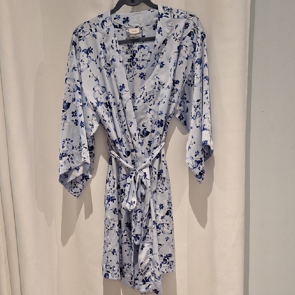 SOMA Satin Short Robe Porcelain Floral Ocean Pattern. Size S/M